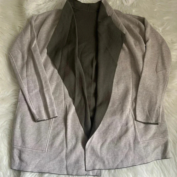 Reversible Women’s Cardigan Size Medium - Picture 4 of 6